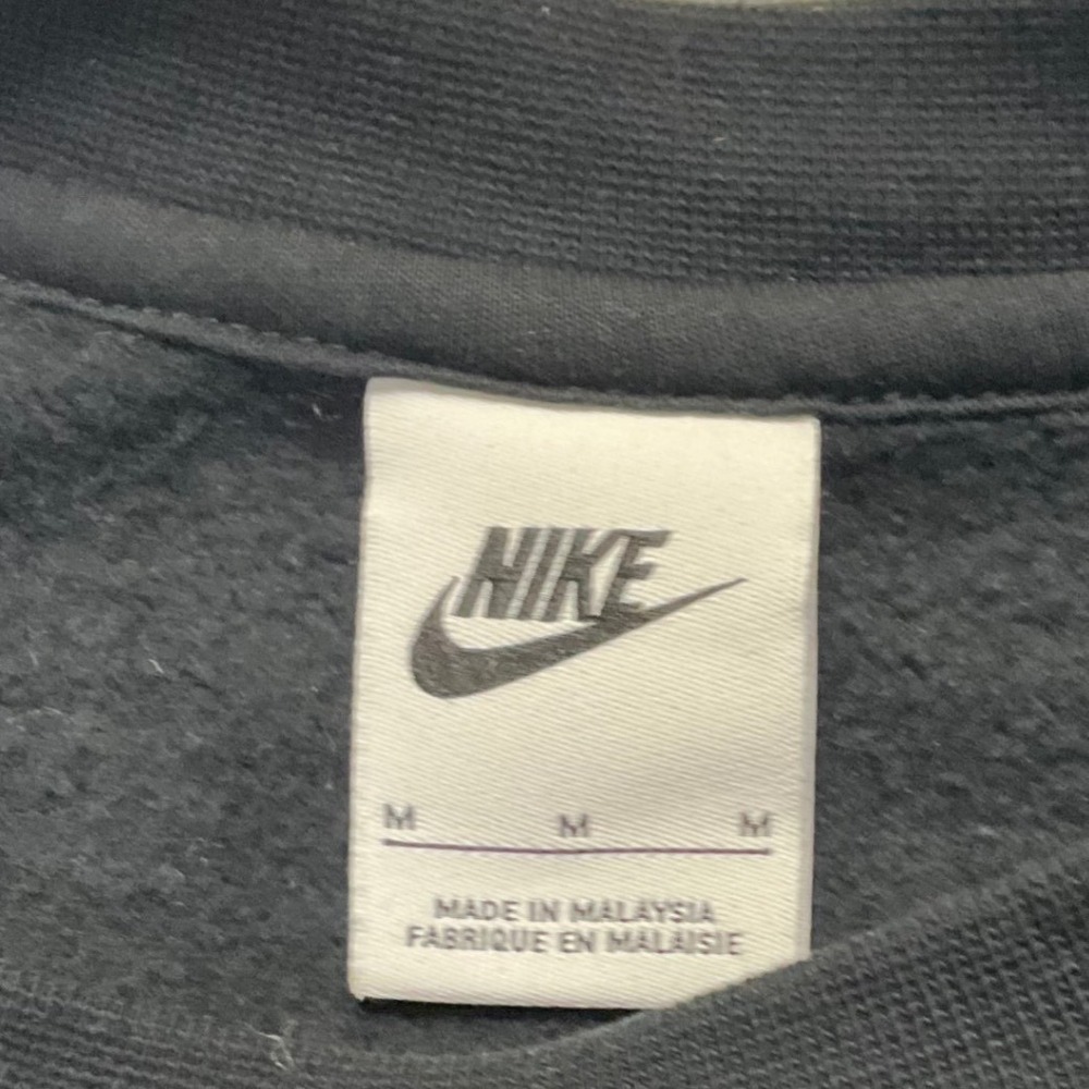 Nike Mens Crewneck Sweatshirt Black White Swoosh R1 Sleeve Logo Size Medium - Picture 3 of 6